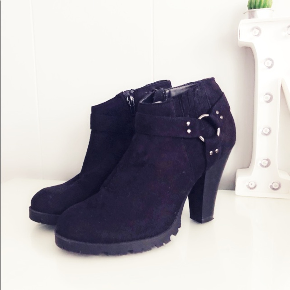 Cute Black Booties!